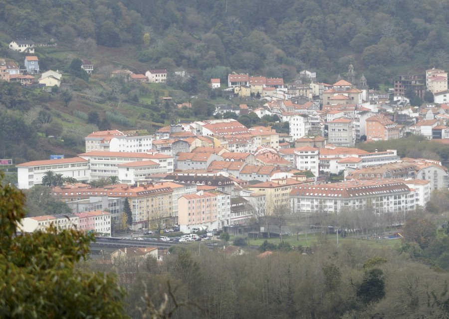 Trasladado al Juan Cardona un conductor herido en Pontedeume