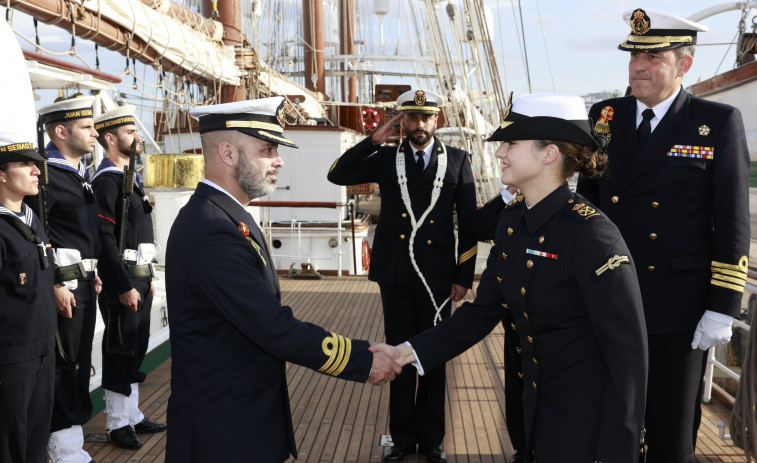 Comienza en Cádiz el crucero de instrucción del Elcano, que visitará Ferrol en el mes de julio