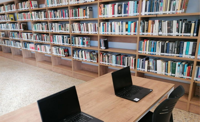 La biblioteca municipal de Neda reabre con mejores instalaciones