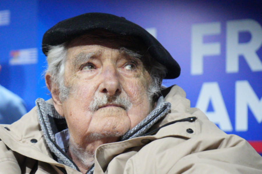 Mujica informa de que el cáncer se le expandió al hígado: "Me estoy muriendo"