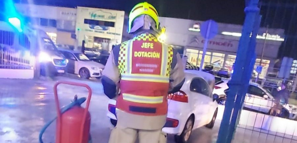 Arde un vehículo aparcado en una gasolinera de A Gándara