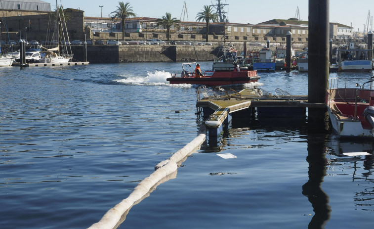 La alerta por una mancha de gasoil en Ferrol obliga a activar el plan de contaminación marina