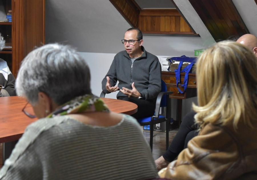 Os talleres de filosofía volven a Caamouco da man de Tomás Cardeña