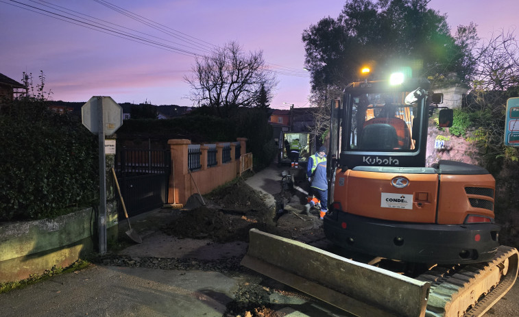 Obras de mejora del abastecimiento en la calle Travesa y el Camiño do Inferniño