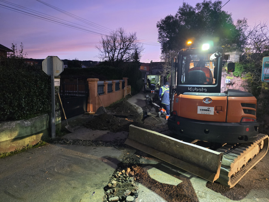 Obras de mejora del abastecimiento en la calle Travesa y el Camiño do Inferniño