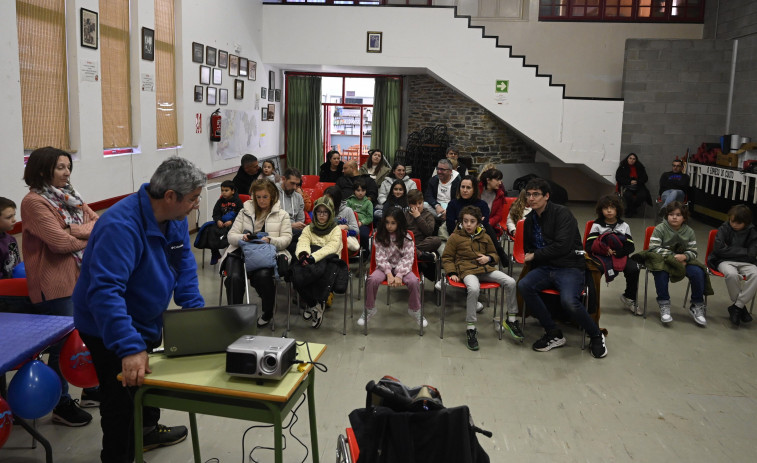 Taller de orientación e supervivencia na natureza no centro cívico social da parroquia do Couto