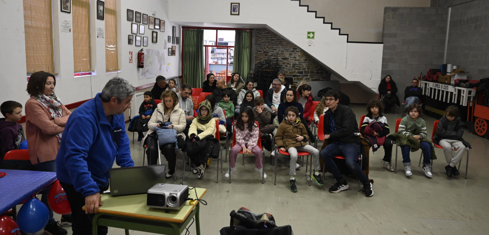 Taller de orientación e supervivencia na natureza no centro cívico social da parroquia do Couto