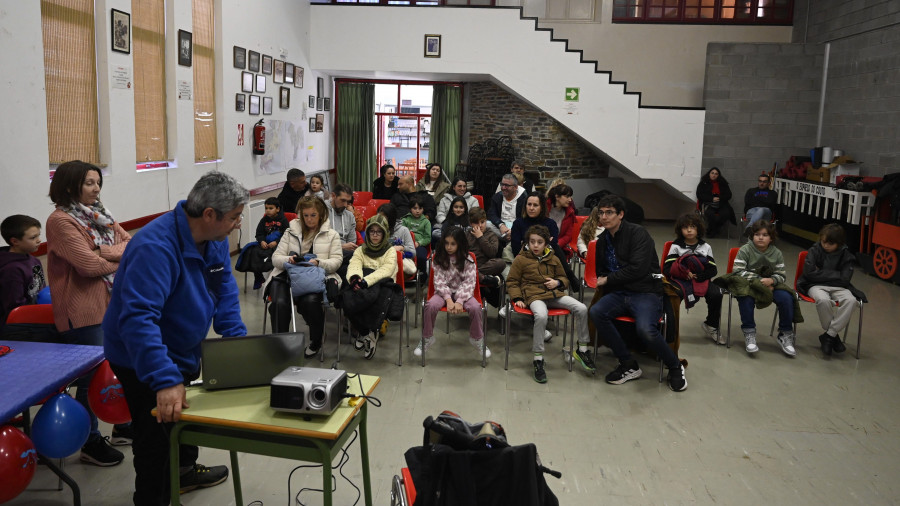 Taller de orientación e supervivencia na natureza no centro cívico social da parroquia do Couto