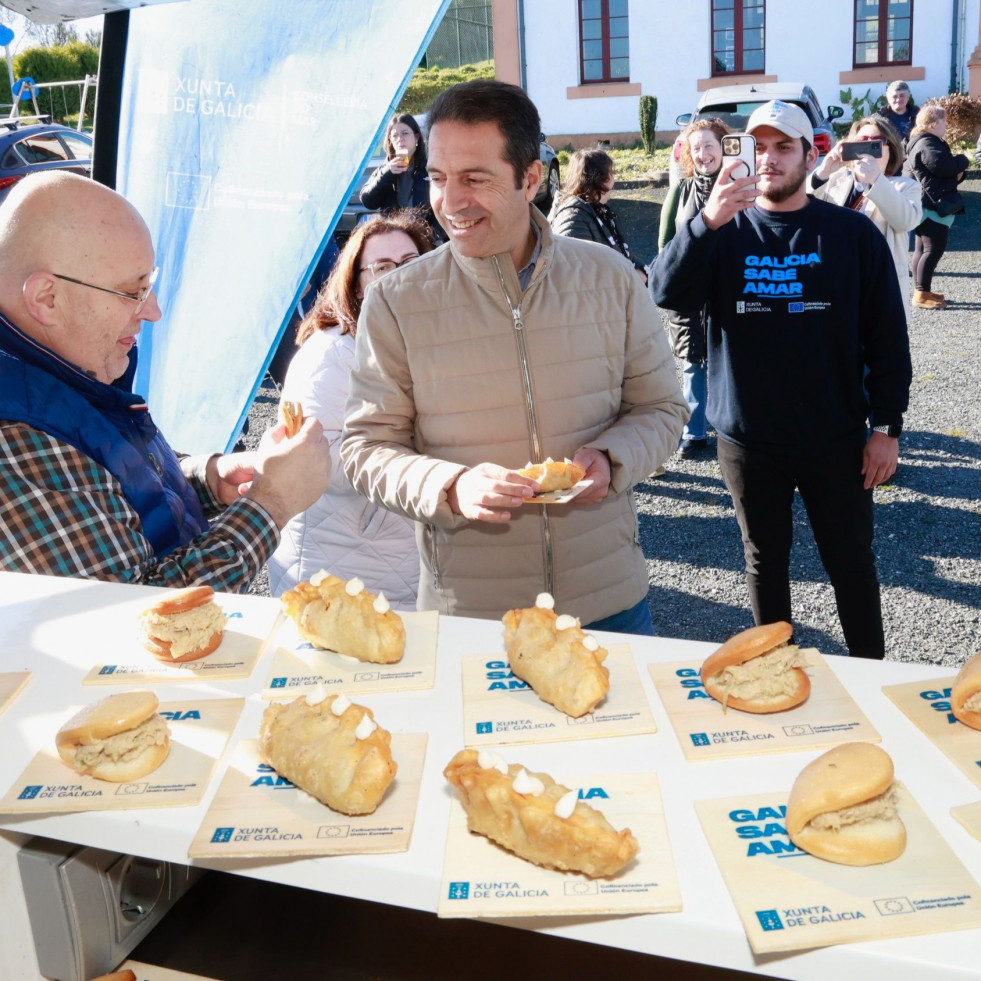 La campaña Galicia Sabe Amar recala en Mañón con la presencia del conselleiro do Mar