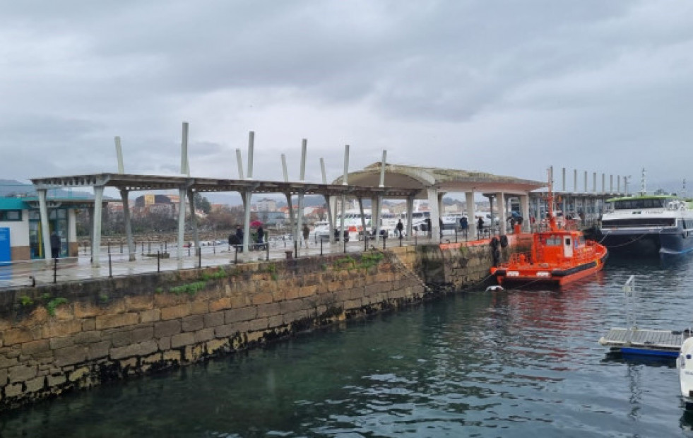 Recuperan el cadáver de un pescador en el puerto de Aldán, en Cangas