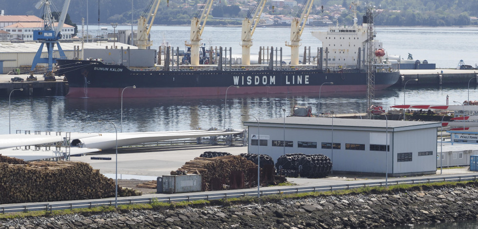 El Puerto de Ferrol prevé aumentar en 2,3 millones el tráfico de mercancías este año