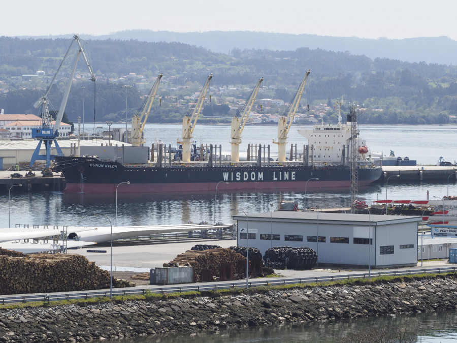 El Puerto de Ferrol prevé aumentar en 2,3 millones el tráfico de mercancías este año