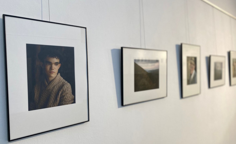 La exposición del premio Luis Ksado se puede ver en la Casa da Cultura de Fene