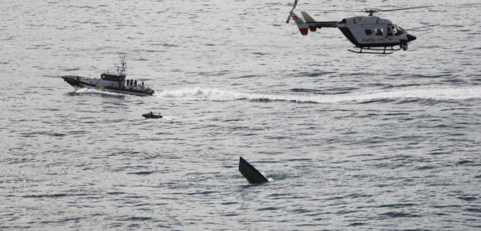 El rescate del narcosubmarino de la Costa da Morte se retrasa hasta obtener autorización