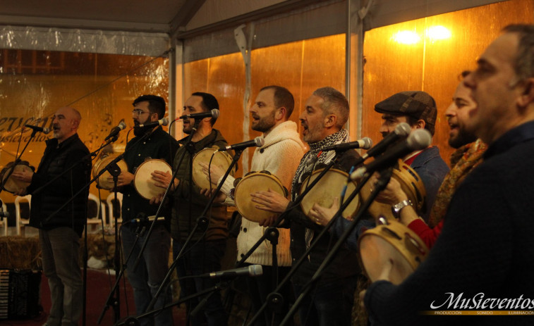 Os do fondo da barra presentan o seu primeiro disco en Narón