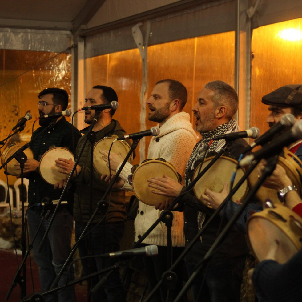 Os do fondo da barra presentan o seu primeiro disco en Narón