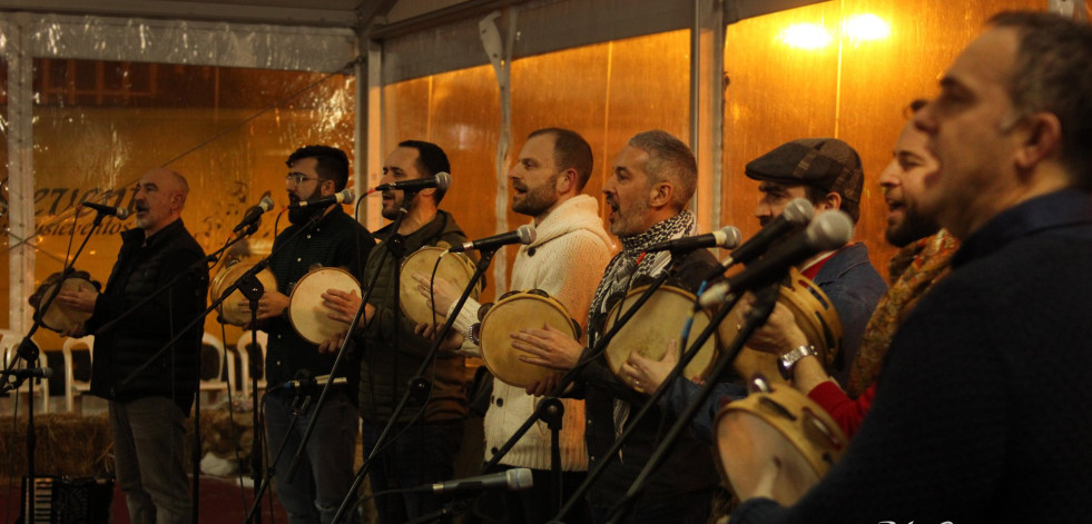 Os do fondo da barra presentan o seu primeiro disco en Narón