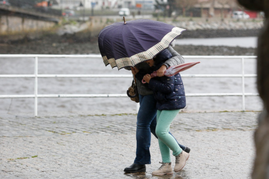 El temporal deja dos personas heridas y unas 170 incidencias en Galicia