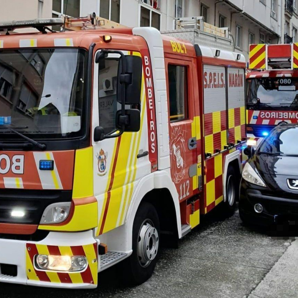 Movilizados los bomberos de Narón por dos incendios casi simultáneos en el entorno de Piñeiros y O Alto