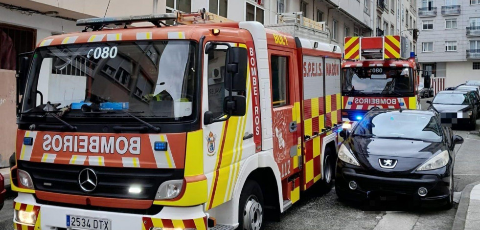 Movilizados los bomberos de Narón por dos incendios casi simultáneos en el entorno de Piñeiros y O Alto