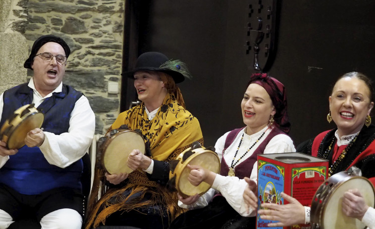 As cantareiras, custodios da tradición, centran o festival do Toxos e Froles