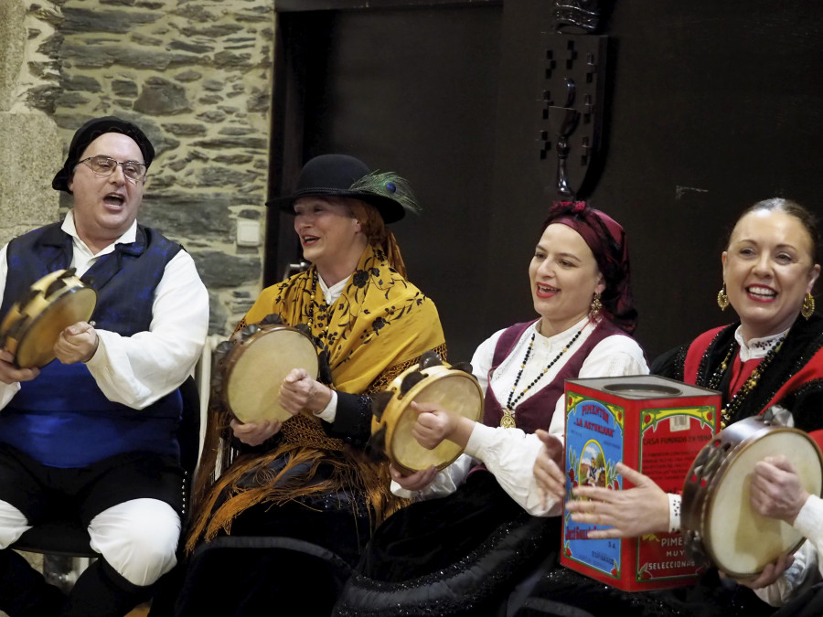 As cantareiras, custodios da tradición, centran o festival do Toxos e Froles