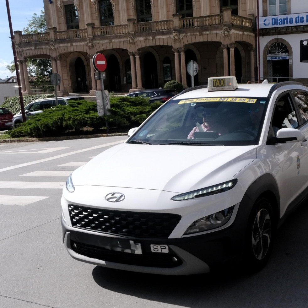 Taxistas de Ferrolterra, contra la subida de los seguros: 