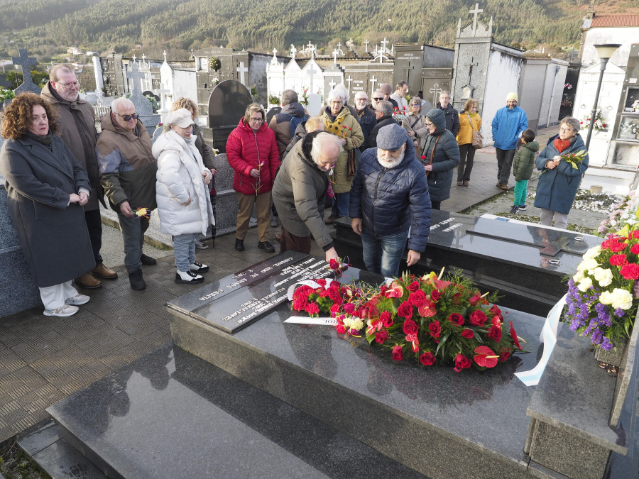 Memoria Histórica Democrática homenajea en el cementerio de Serantes a Amada García