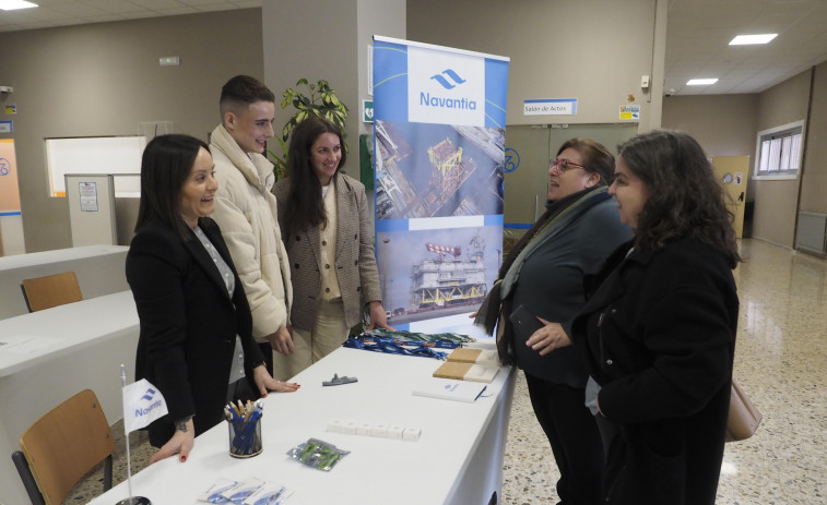 A feira do CIFP Ferrolterra de captación de talento conecta con vinte firmas da comarca