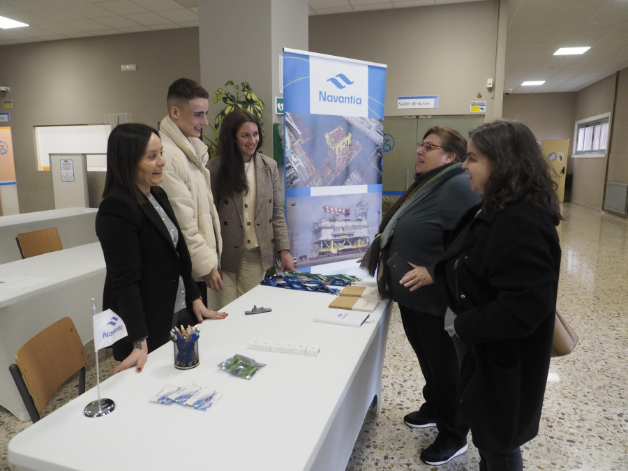 A feira do CIFP Ferrolterra de captación de talento conecta con vinte firmas da comarca