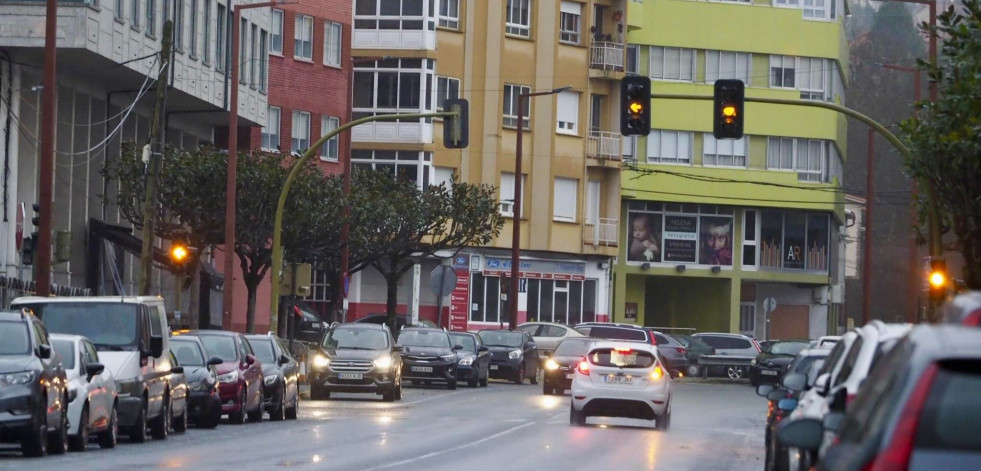 Los semáforos en ámbar: el quebradero de cabeza de los vecinos de Fene