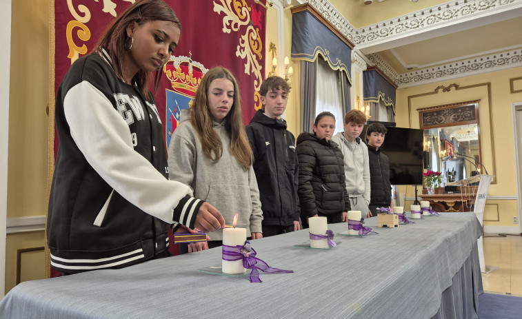 Ferrol recuerda a las víctimas del Holocausto en un acto institucional con estudiantes