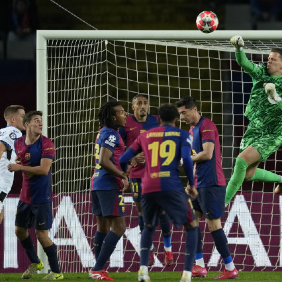 El Barcelona desaprovecha el pinchazo del Liverpool y acaba segundo  (2-2)