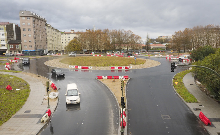 El anillo exterior de la nueva rotonda entre la avenida de As Pías y A Trincheira se cierra el lunes