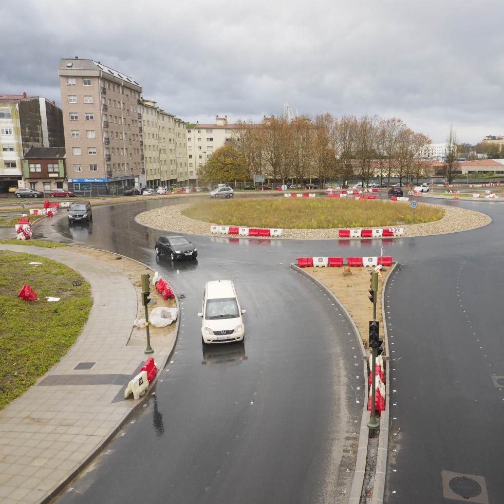 El anillo exterior de la nueva rotonda entre la avenida de As Pías y A Trincheira se cierra el lunes