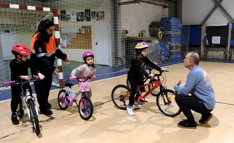 Inicio del Biciescola, el curso de Narón para aprender a andar en bici