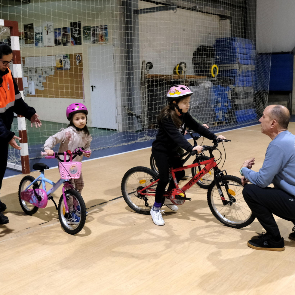 Inicio del Biciescola, el curso de Narón para aprender a andar en bici