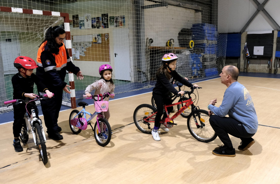 Inicio del Biciescola, el curso de Narón para aprender a andar en bici