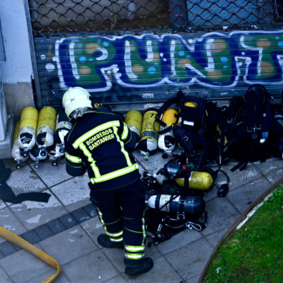 Unas velas causaron el incendio en un piso de Santander en el que murieron tres hermanos