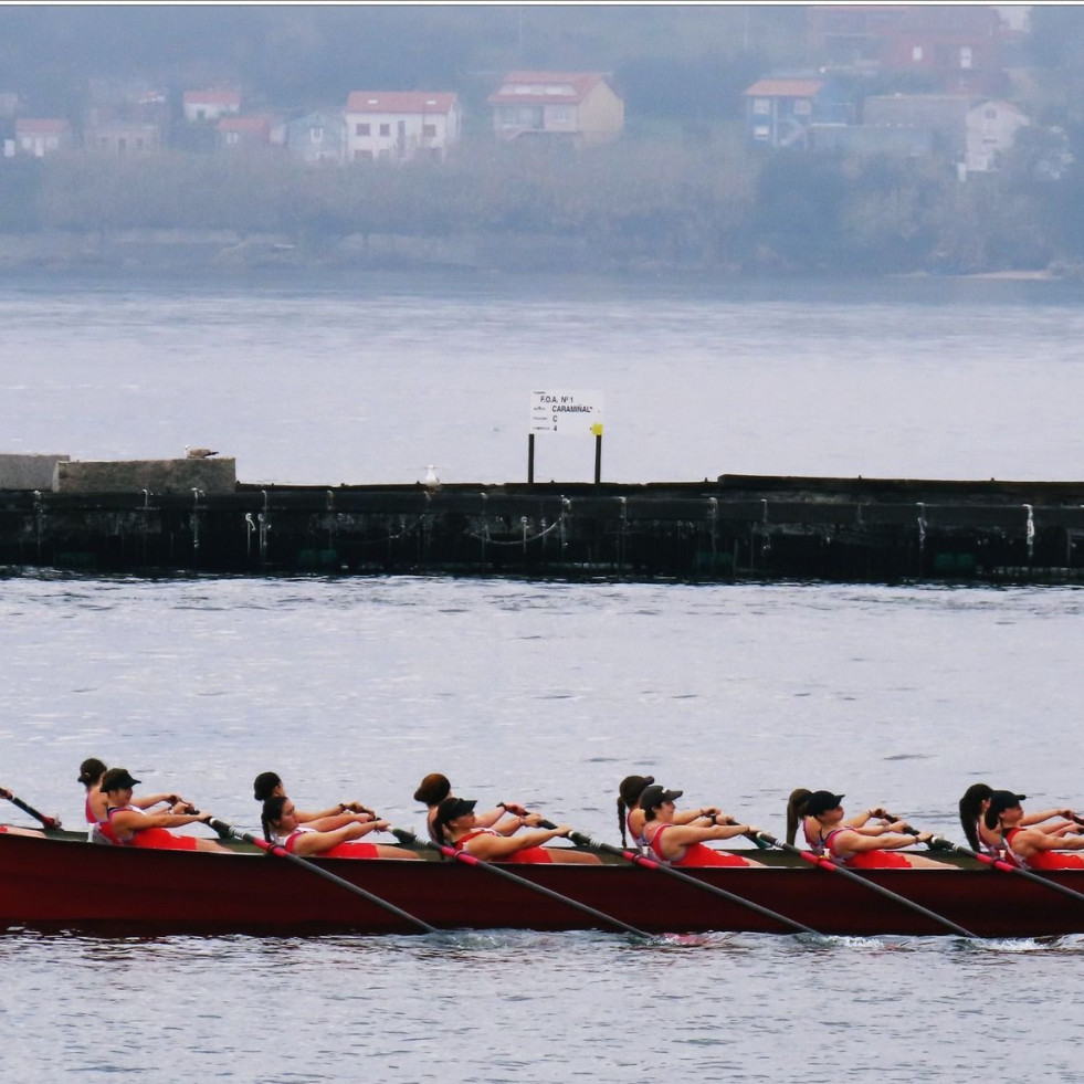 Ares y A Cabana, terceros y cuartas en la regata de traineras de Boiro