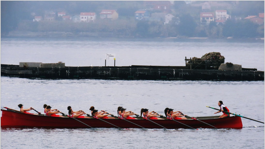 Ares y A Cabana, terceros y cuartas en la regata de traineras de Boiro