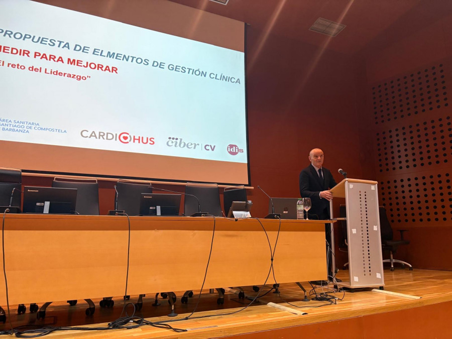 El cardiólogo del CHUS, González Juanatey participa en una charla clínica en el Marcide