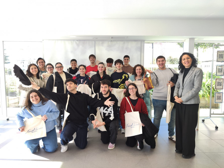 Los alumnos de una de las especialidades del CIFP Leixa visitan la oficina de turismo