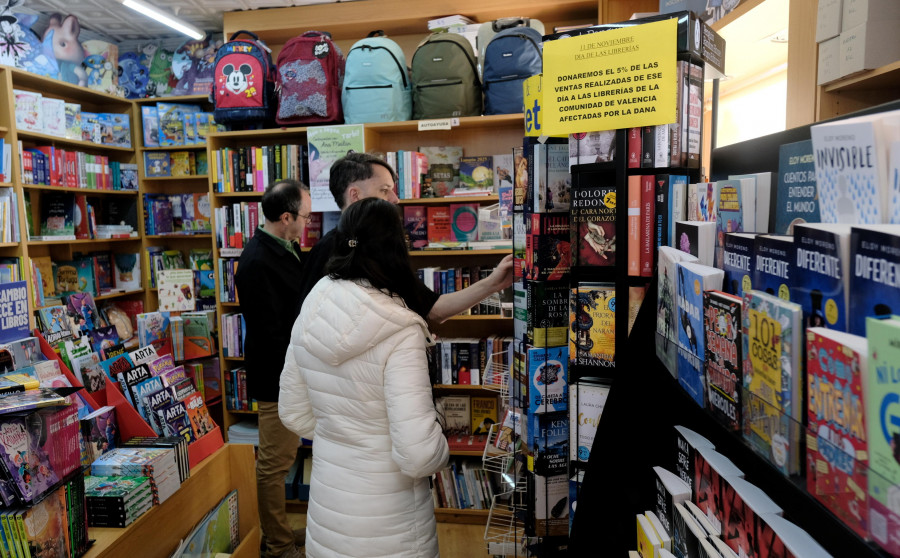 Un taller de detectives, entre otras actividades, en la librería Day de Narón