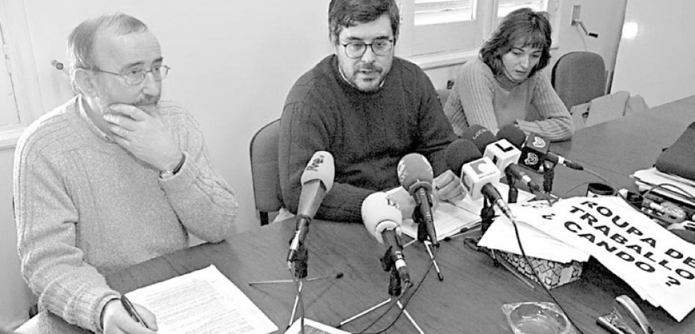 Hace 20 años | La junta de personal del Ayuntamiento estudia demandar al alcalde, Juan Juncal