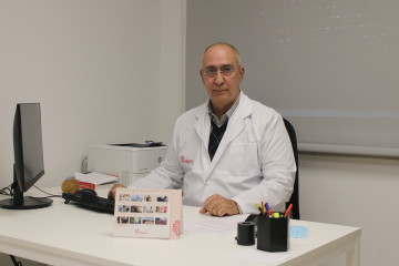 El doctor José Manuel Pardo Figueiras, urólogo del hospital Ribera Juan Cardona.