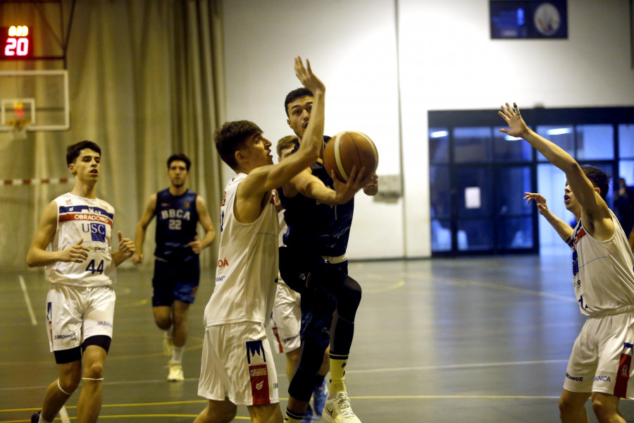 El Costa Ártabra masculino es víctima de un mal arbitraje y cae en casa