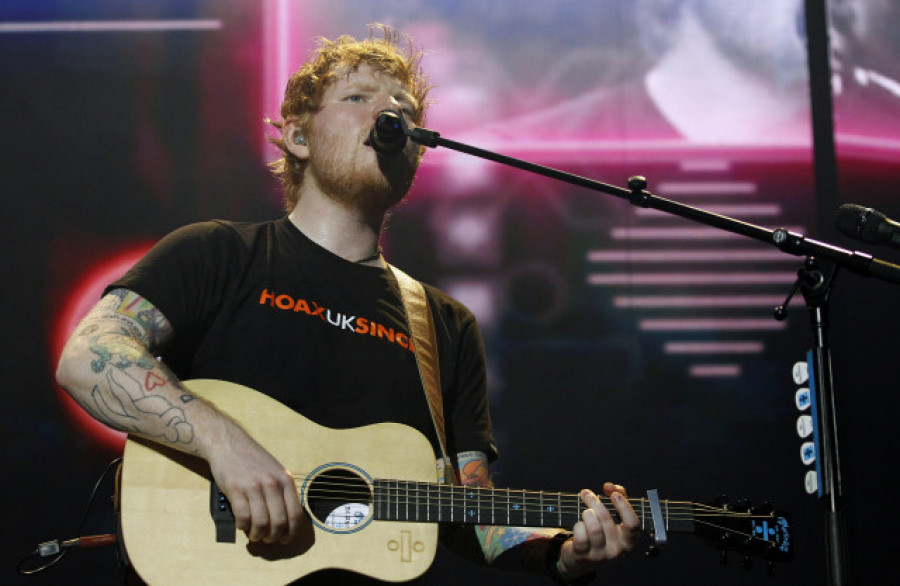 La policía india echa a Ed Sheeran de un concierto callejero improvisado