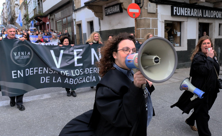 Abogados y procuradores ferrolanos se manifestarán en Madrid por la pasarela al RETA