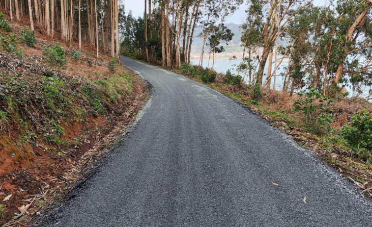 Cariño continúa la renovación de sus viales con la mejora del camino del Mazanteo